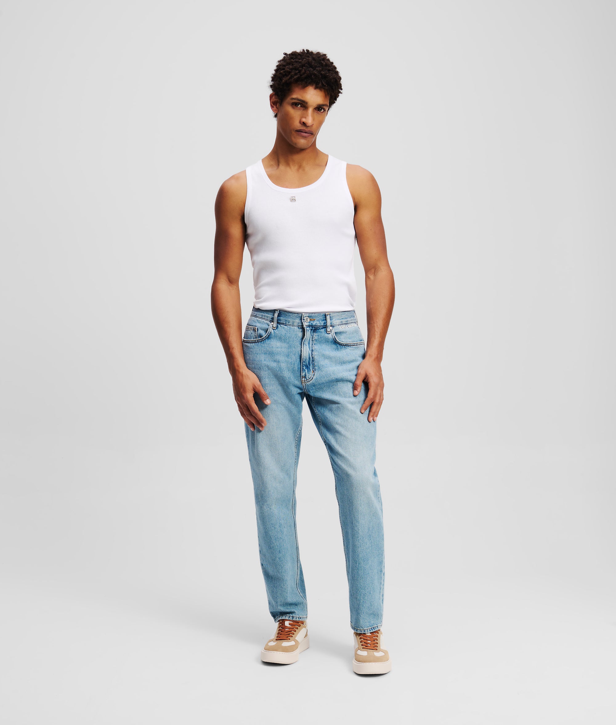 LOGO TAPERED JEANS