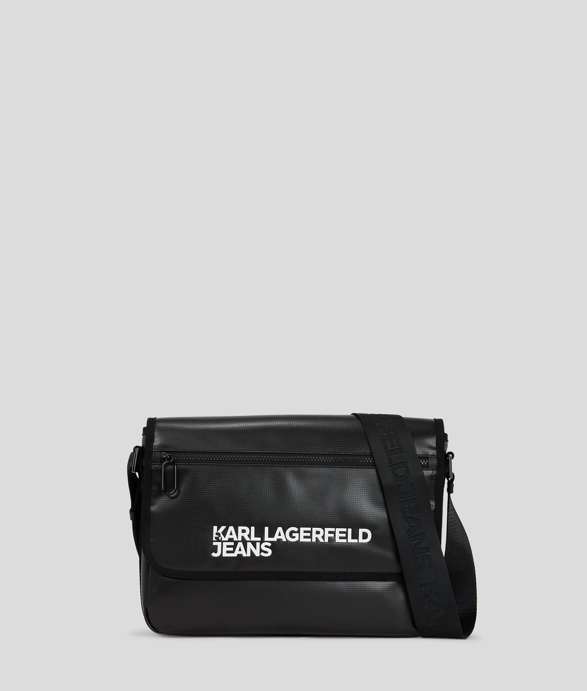 TRAVELER MESSENGER BAG