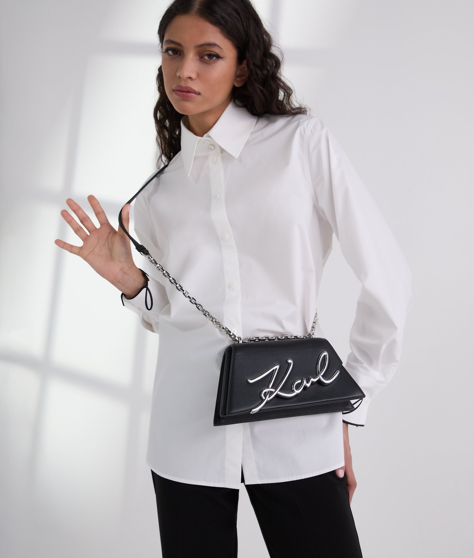 K/SIGNATURE SHOULDER BAG - Image 2